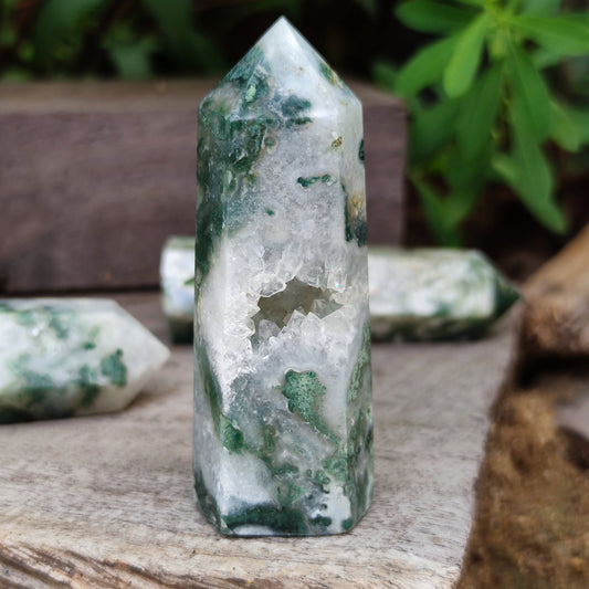 Moss Agate Meaning and Properties